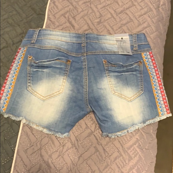 Boho Style Cut-off Denim Shorts - Picture 3 of 5